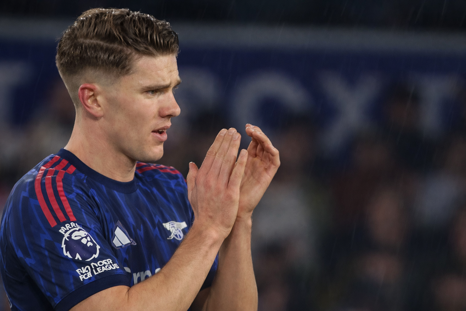 Arsenals dødbolde besejrede endnu en gang Leeds United i en våd affære