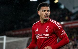 Leeds og Nottingham Forest sikrer overlevelse i Premier League